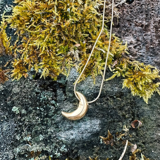 MOON NECKLACE • GOLD